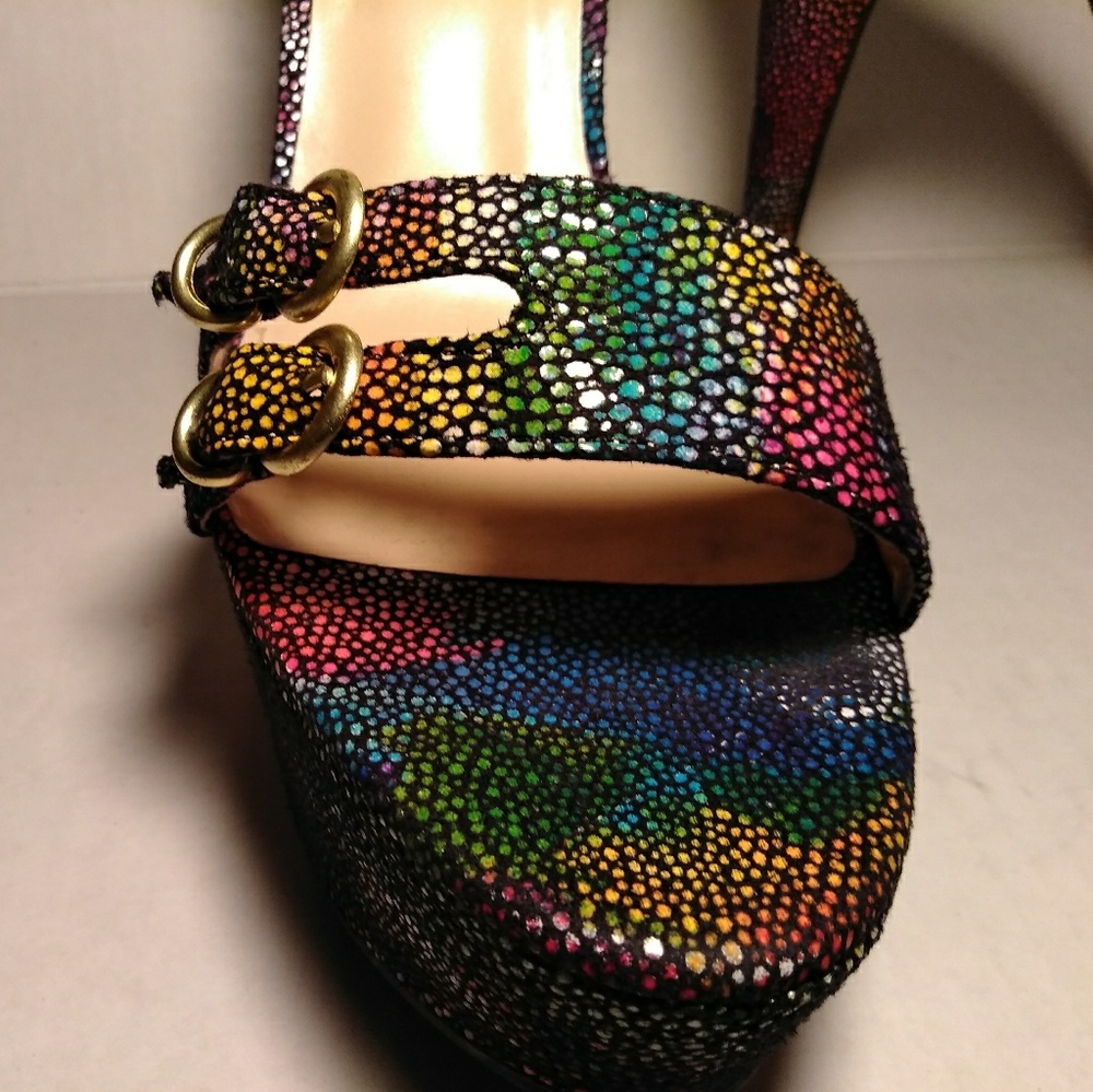 Shoes - Picture 2 of 7